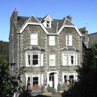 Lakes Lodge