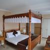 Fownes Hotel