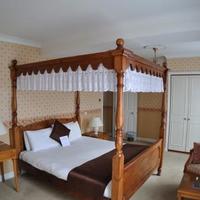Fownes Hotel