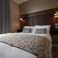 Twin Oaks Hotel