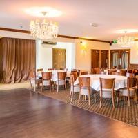 Mayflower Bar, Eatery and Boutique Inn