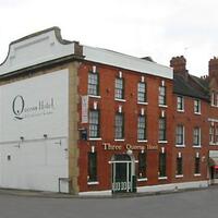 The Three Queens Hotel & Lodge
